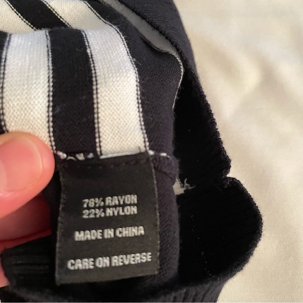 A & I Black and White Sweater abstract stripes size 2 X - Picture 7 of 8